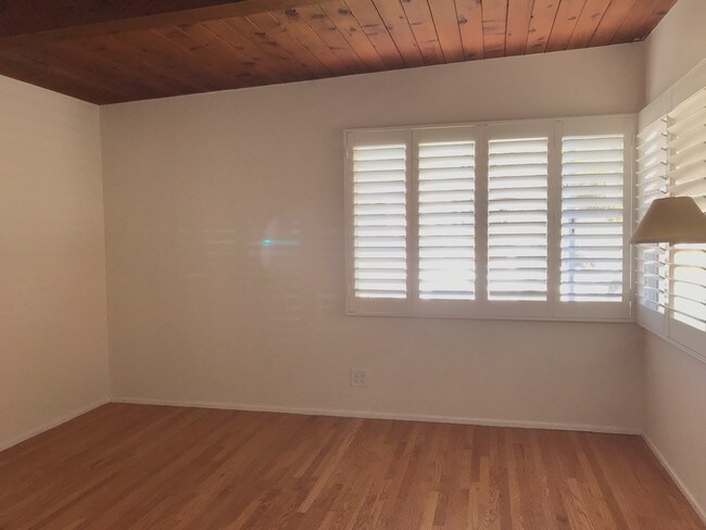 Front Bedroom #1(front of house) - 926 Crestview Dr