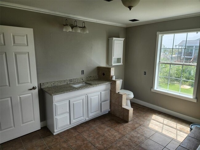 Building Photo - 1010 22nd St