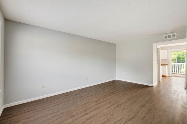Building Photo - 107 Hickory Ln