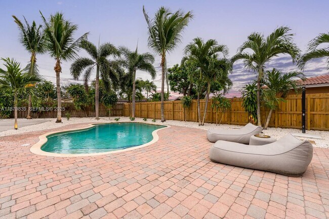 Building Photo - 5250 NE 15th Ave