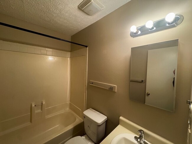 Building Photo - Campbell County Townhome