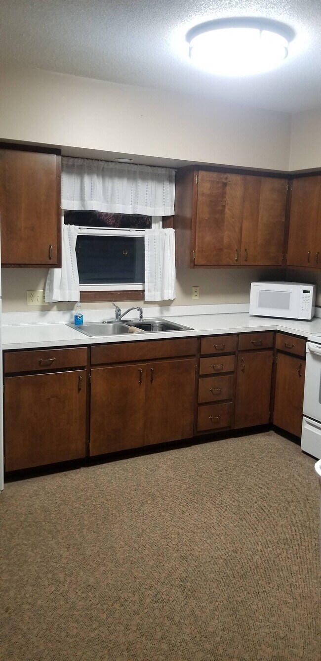 Primary Photo - 639 W Church St #2