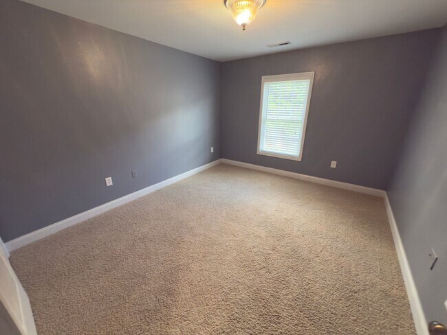 Building Photo - Christiansburg, 3 BR / 2.5 BA, Available Now