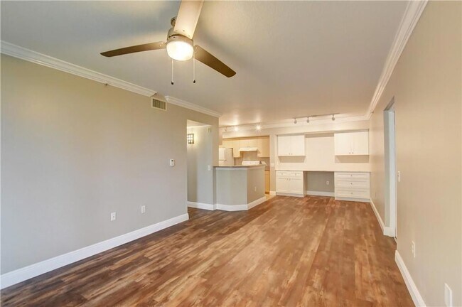 Building Photo - 1312 Villa Cir