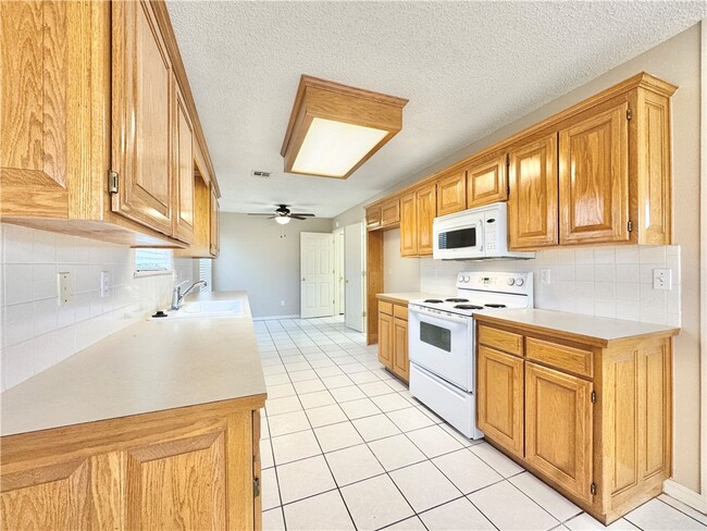 Building Photo - 3050 Birch Pl