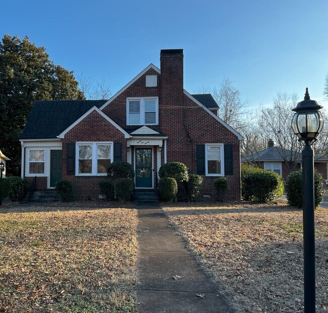 Building Photo - FOR RENT IN ARDMORE!!