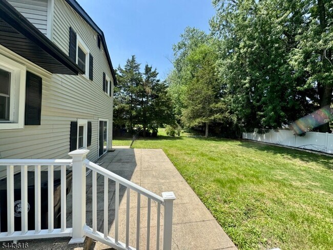 Building Photo - 323 Parry Rd