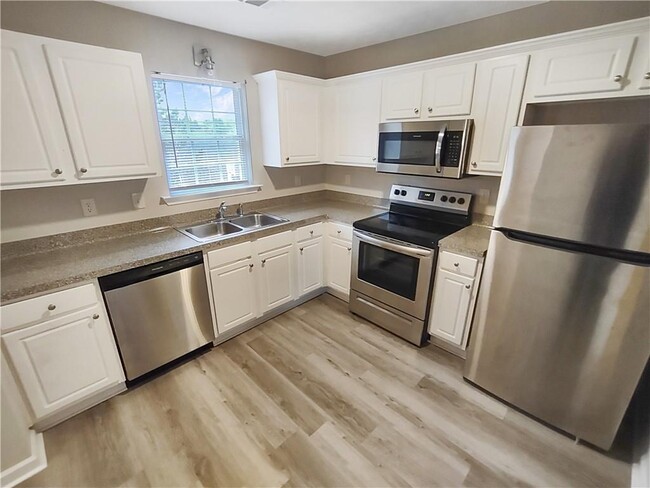 Building Photo - 533 Dove Way