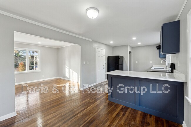 Building Photo - 2385 Tilson Rd