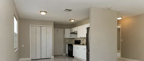 Building Photo - 4610 Pinewood Ave