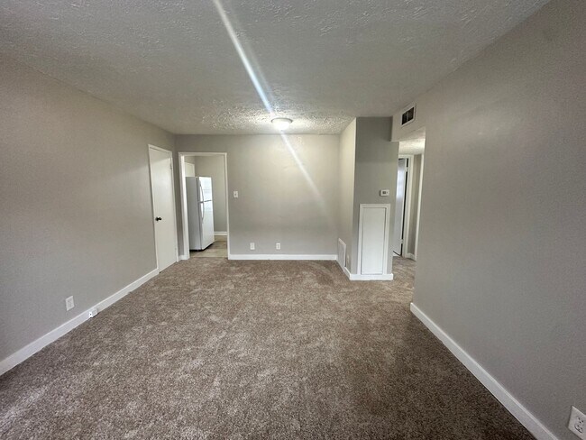Building Photo - 1431 Nightingale Rd