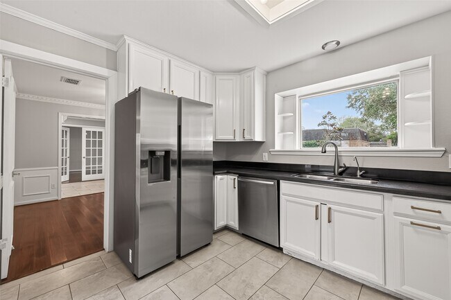 Building Photo - 707 Montclair Blvd