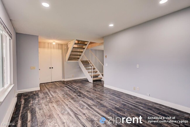 Building Photo - 4 br, 1.5 bath Condo - 201 Carriage Drive,...