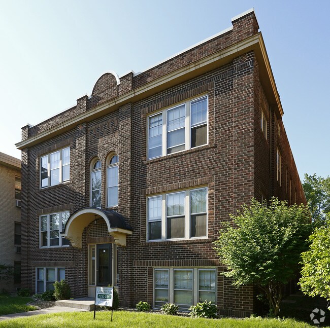 2166 Grand Ave 2166 Grand Ave St. Paul MN 55105 Apartment Finder