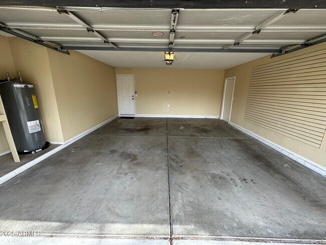 Building Photo - 8919 S Lori Ln