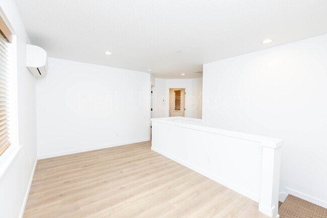 Building Photo - 6506 SE 63rd Ave