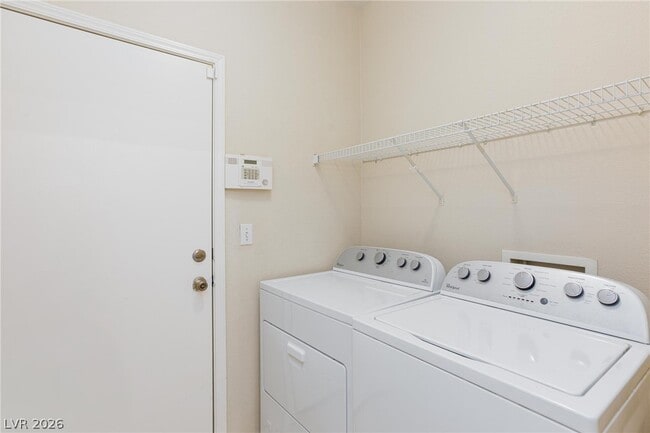 Building Photo - 2598 Highland Cliff Dr