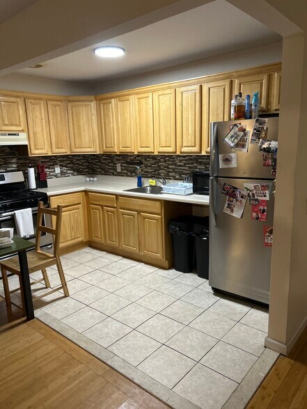 Kitchen - 360 Linden St