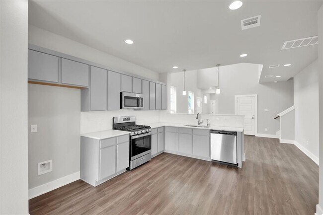 Building Photo - 208 Mirabeau Way
