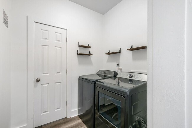 Building Photo - A Touch of Elegance at Townhomes on Gault