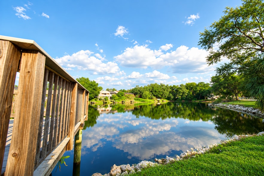 Building Photo - 7126 Waterside Dr