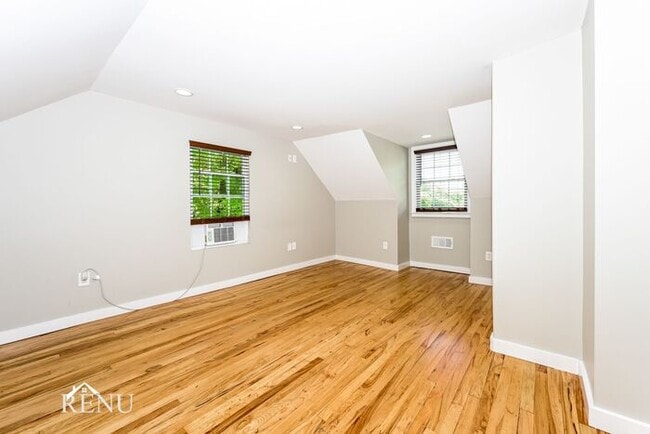 Building Photo - 501 Park Cir