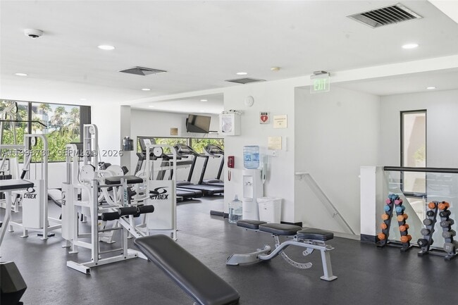 Building Photo - 251 Crandon Blvd