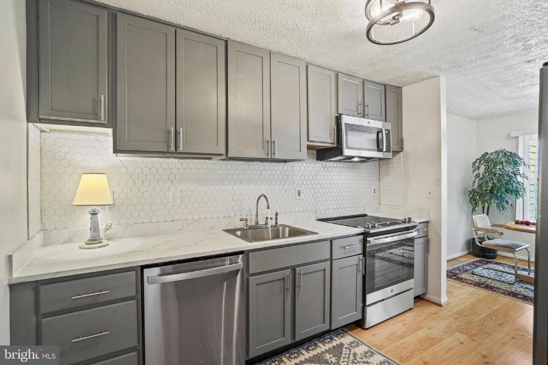 Building Photo - 16151 Brookmead Ct