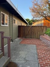 Building Photo - 24 La Vista Way