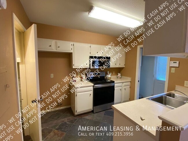 Building Photo - 945 Sunmeadow Dr