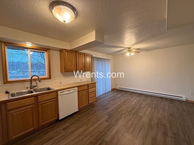 Building Photo - 11923-11925 Railroad Circle