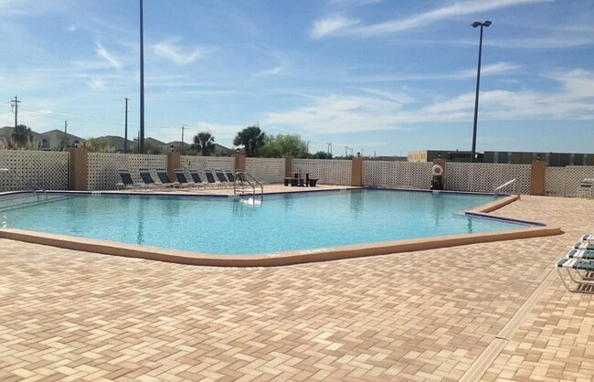 Building Photo - 4 bed, 3ba, 2 car garage home in Summerfield