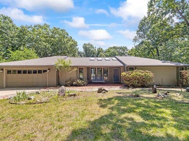 Building Photo - 1113 E Walnut St