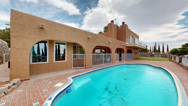 Building Photo - 801 Claravista Ln