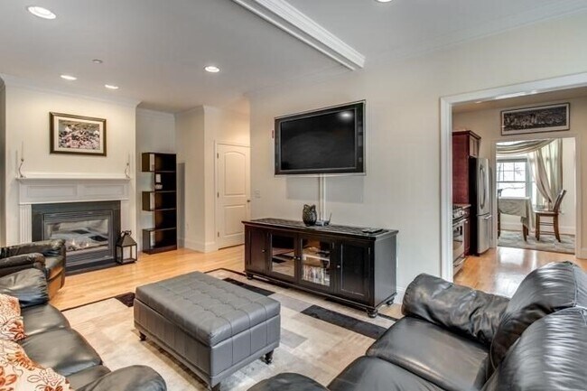 Building Photo - 142 Bigelow St