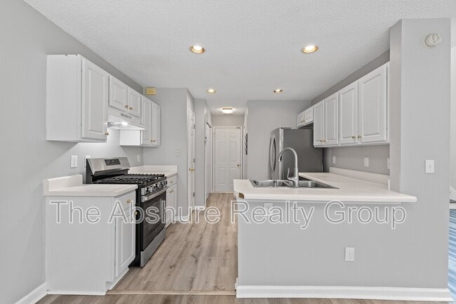 Building Photo - 4224 Lake Woodard Dr