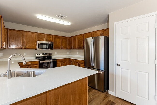 Building Photo - 4122 E Cameo Point Dr