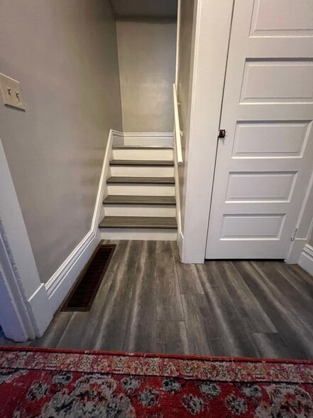 Building Photo - 635 5th St