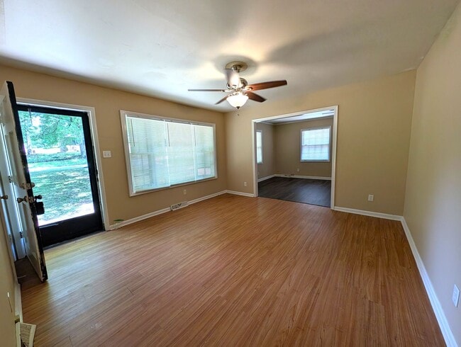 Building Photo - Charming Ranch Style home located in Forest Pawtuckett Community in NC!