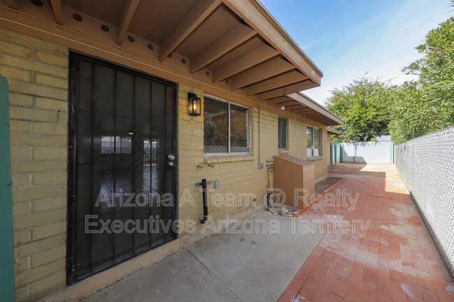 Building Photo - 5650 E Pima St