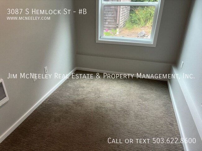 Building Photo - 3087 S Hemlock St