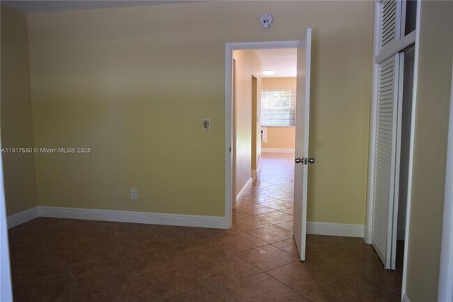 Building Photo - 2915 Plunkett St