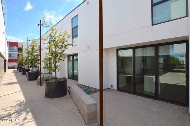 Building Photo - 1717 N 1st Ave