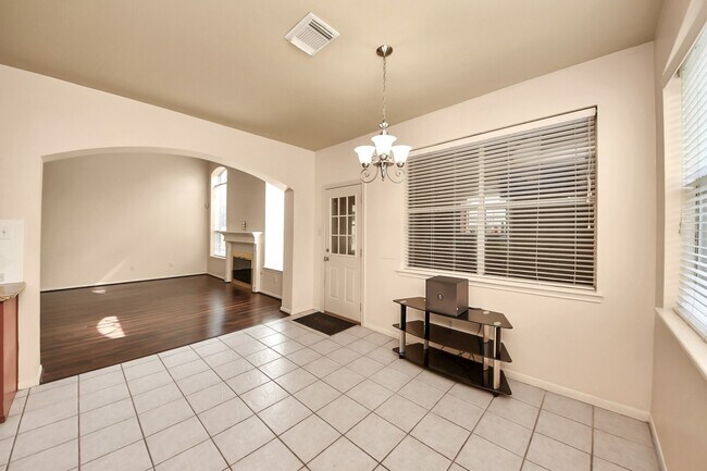 Building Photo - 1607 Parkview Ln