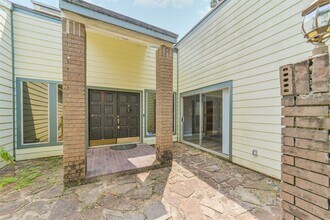 Building Photo - 9503 Dalmally St