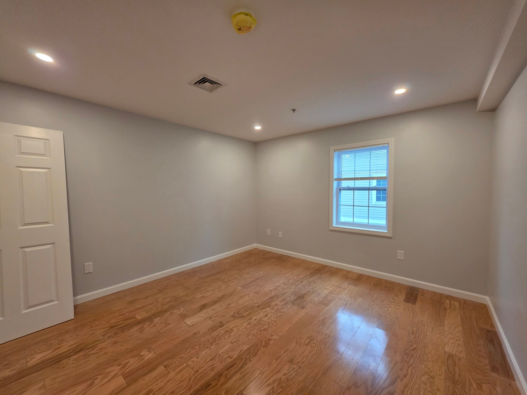 Building Photo - 34 Raymond St