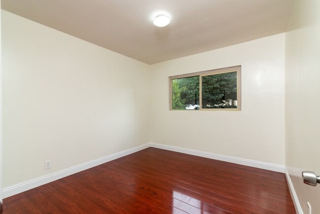 Building Photo - Chester Duplex