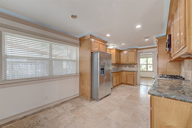 Building Photo - 5611 Briarbend Dr