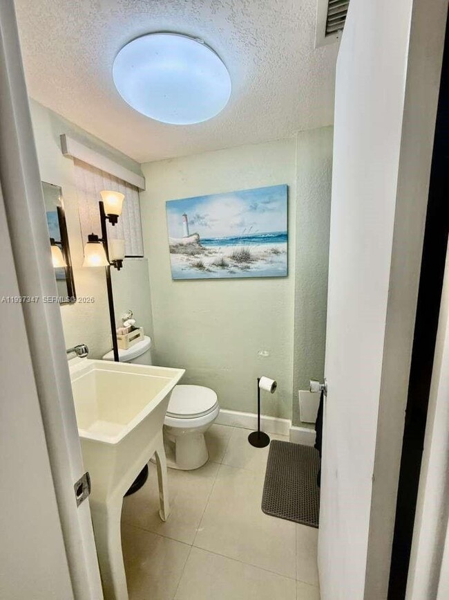 Building Photo - 1400 NE 191st St