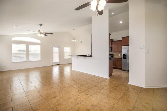 Building Photo - 137 Langtry Ln